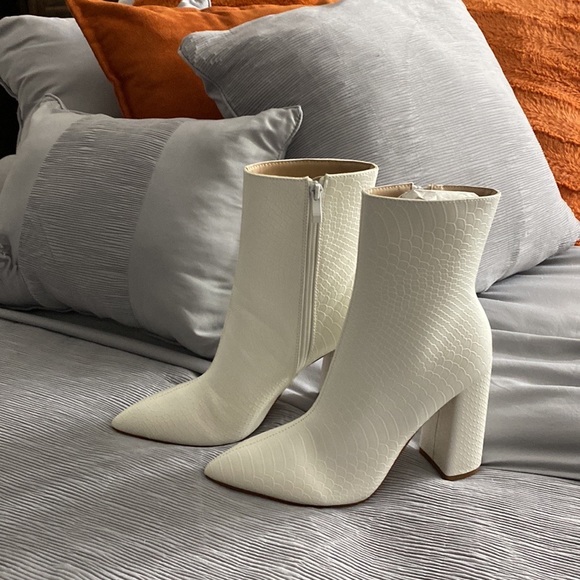 BRAND NEW 4” heel - Picture 2 of 4